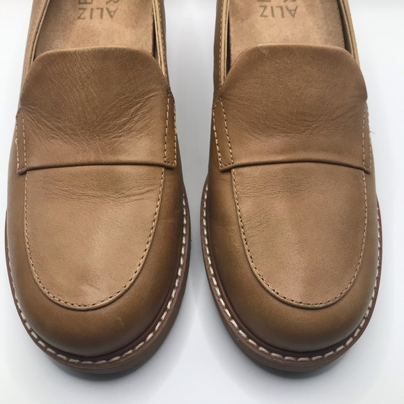 Naturalizer Women’s Darry Lug Sole Loafer Toffee Leather - Picture 5 of 9